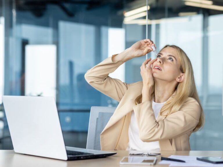 Zespół suchego oka a praca przy komputerze – objawy, przyczyny i leczenie